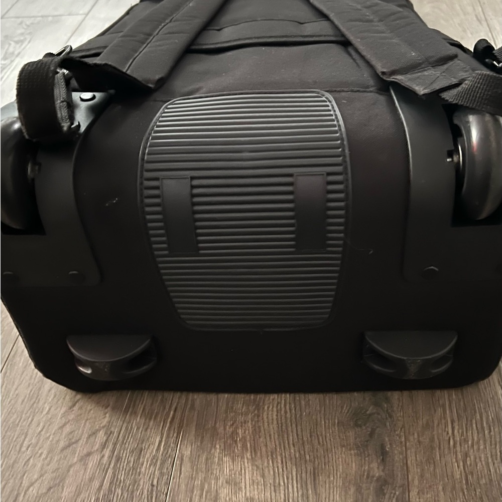 JetBlue Boston Celtics Rolling Backpack with Telescopic Handle & Wheels NBA - Picture 8 of 9